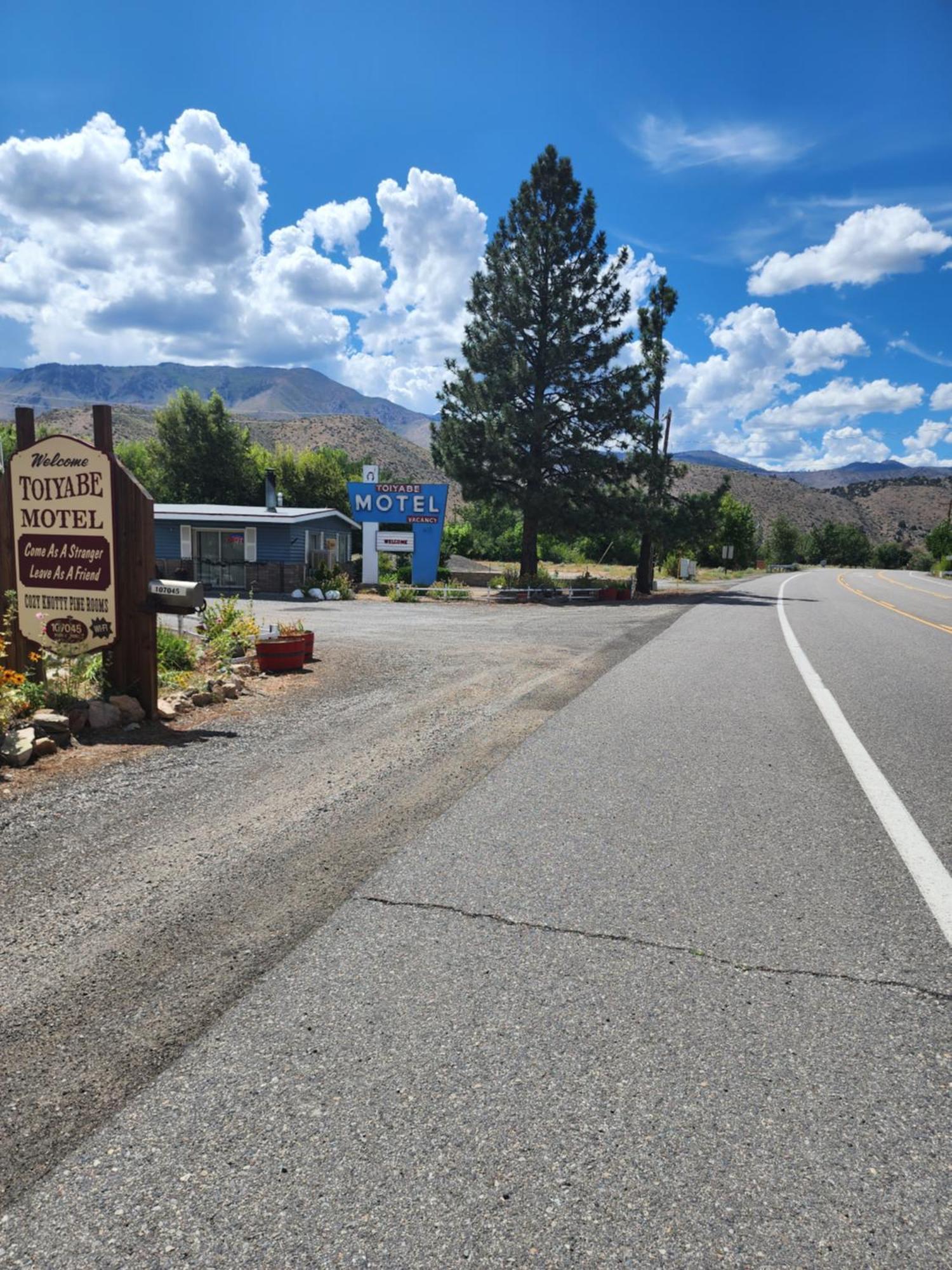 Toiyabe Motel Walker Екстер'єр фото